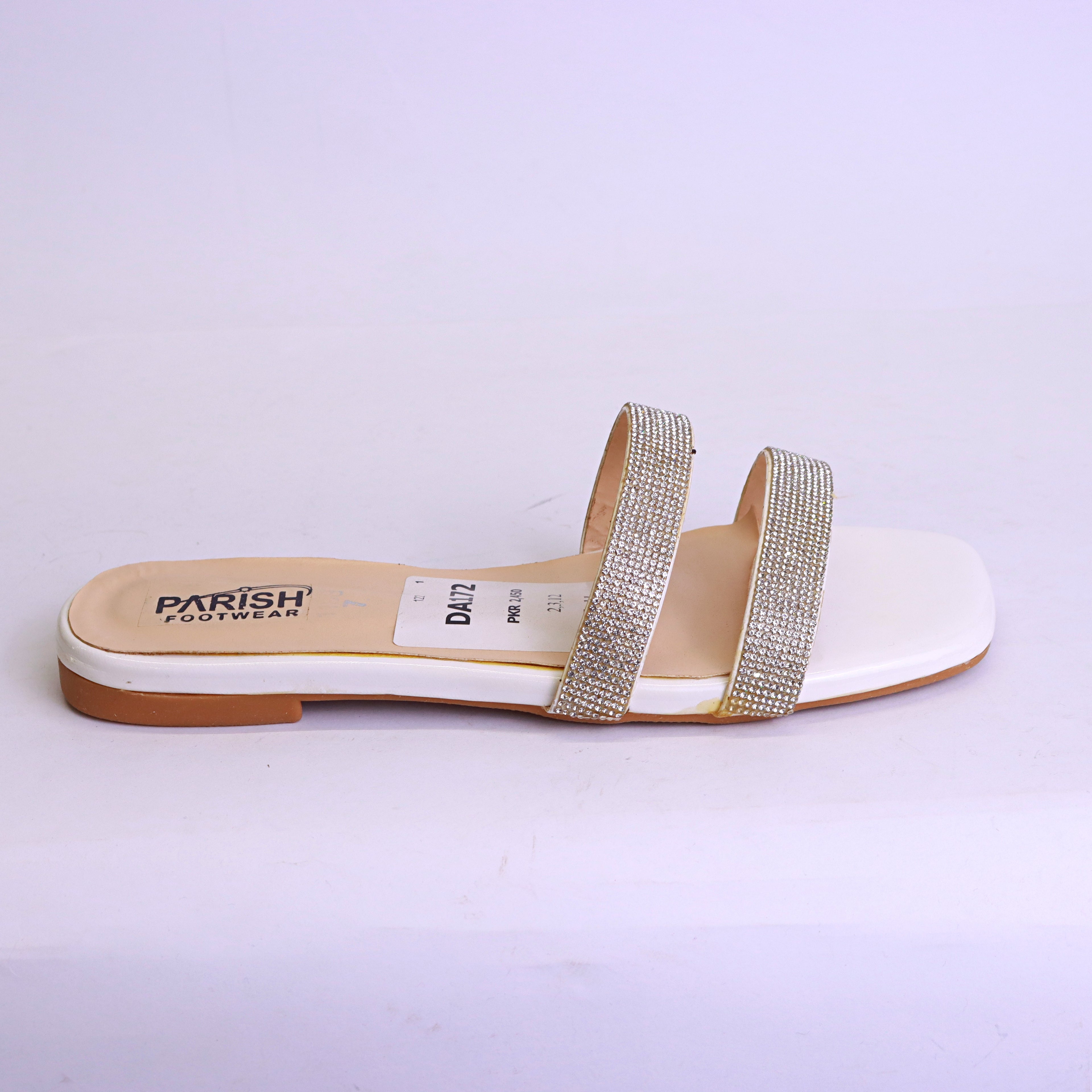 WOMEN FLAT