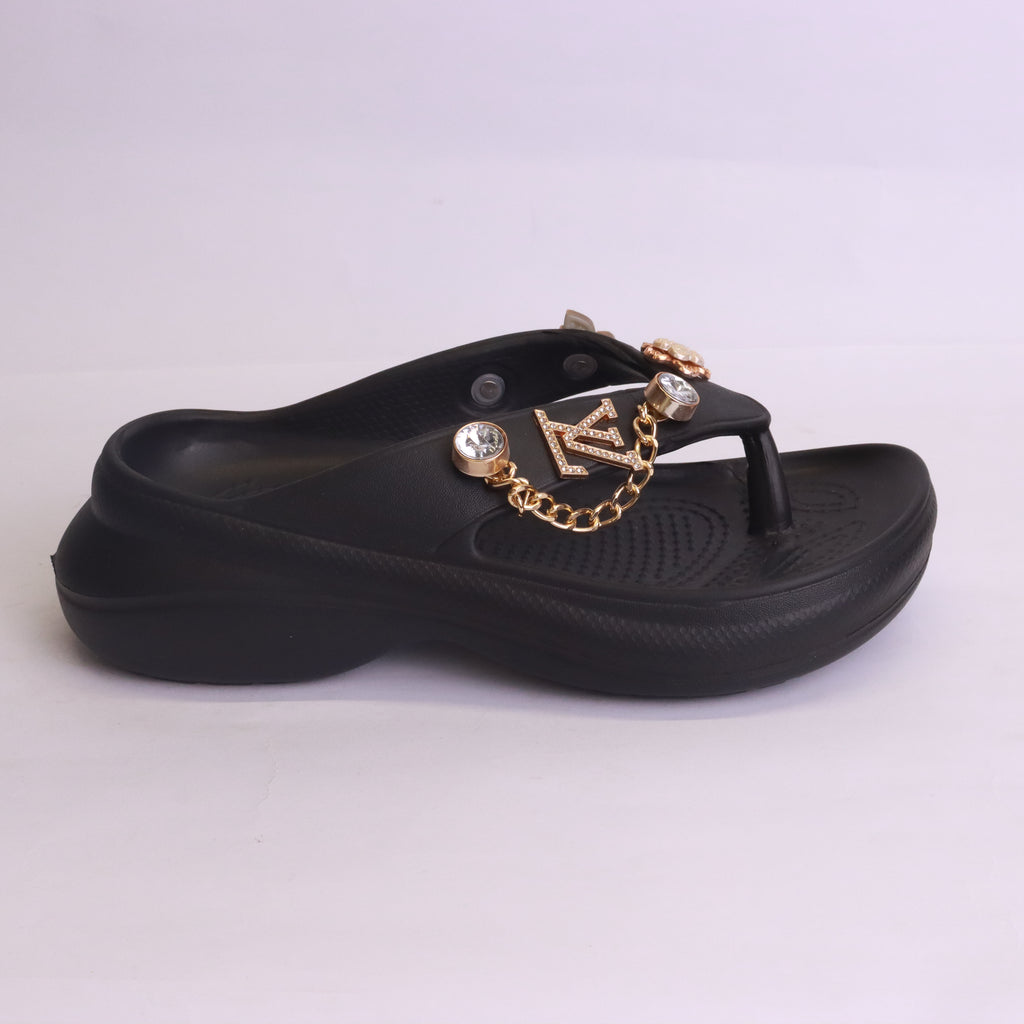 DA204 – Women's Crocs-Style Slippers in Black