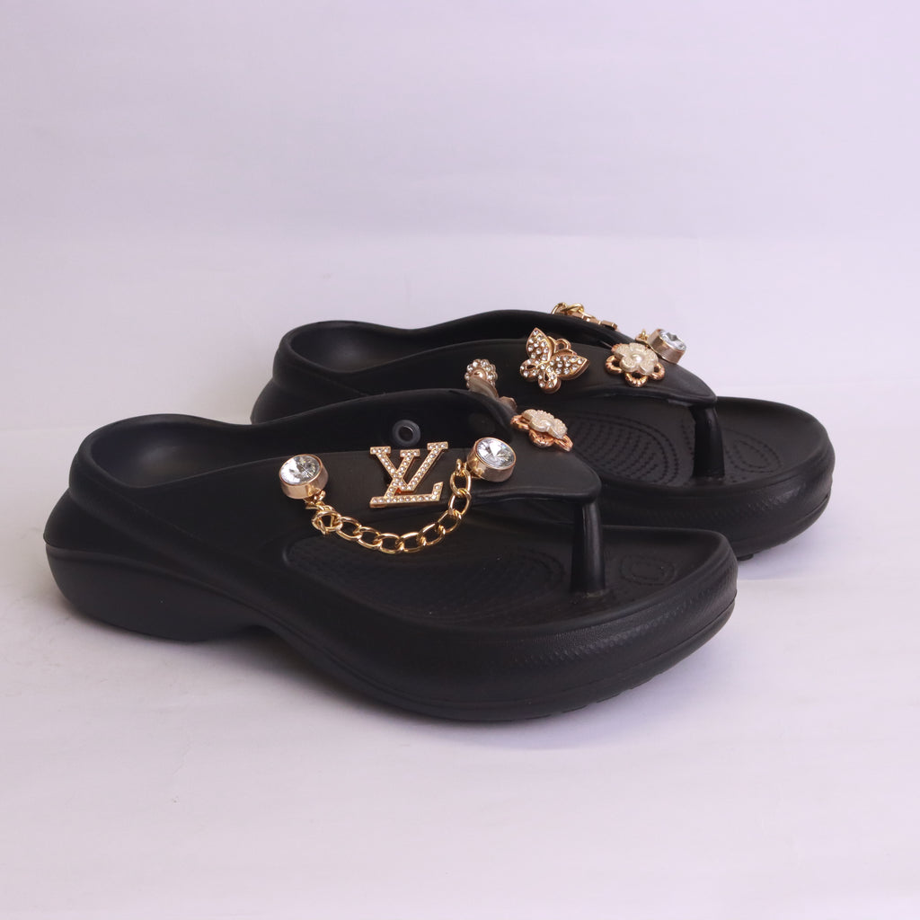 DA204 – Women's Crocs-Style Slippers in Black
