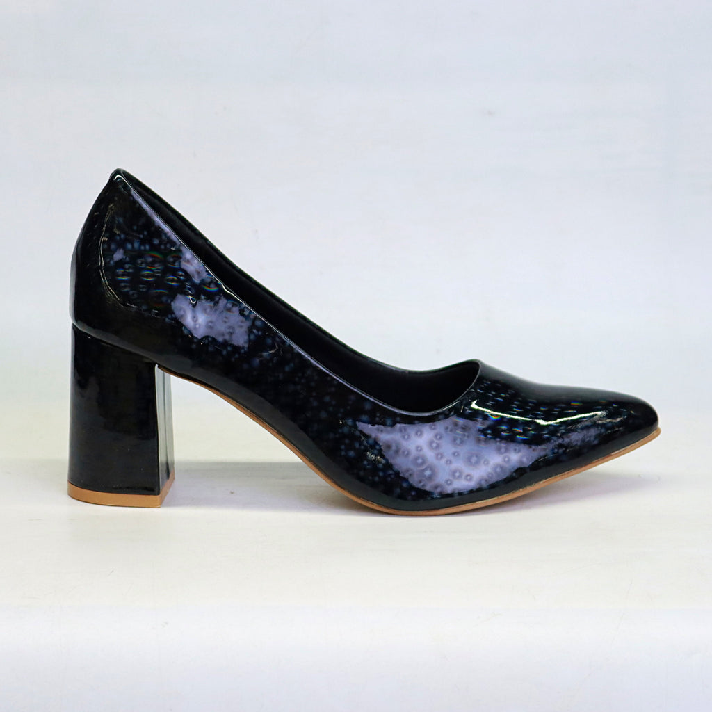 Women’s leather heel court shoes – stylish and comfortable for daily wear