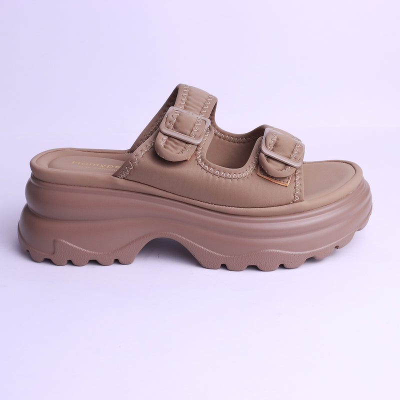 Stylish softy sandals with textured straps – comfort with flair