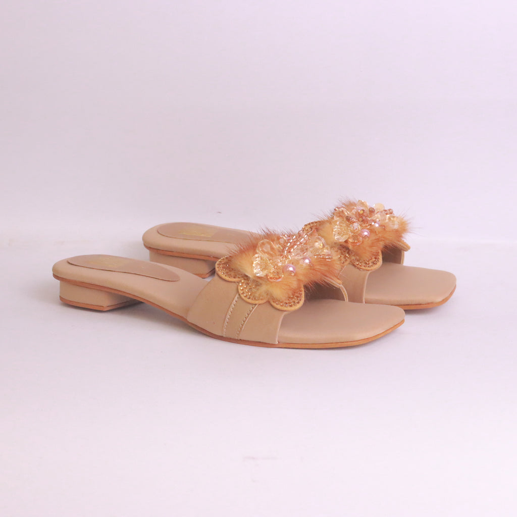 DA870 fone women slippers close up – intricate detailing on fancy upper