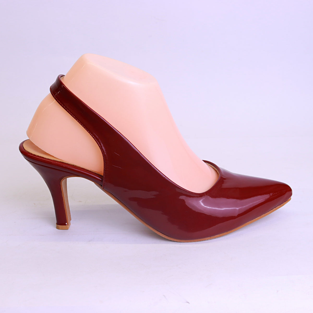 LB922 – Women's Block Heel Court Shoes in Black