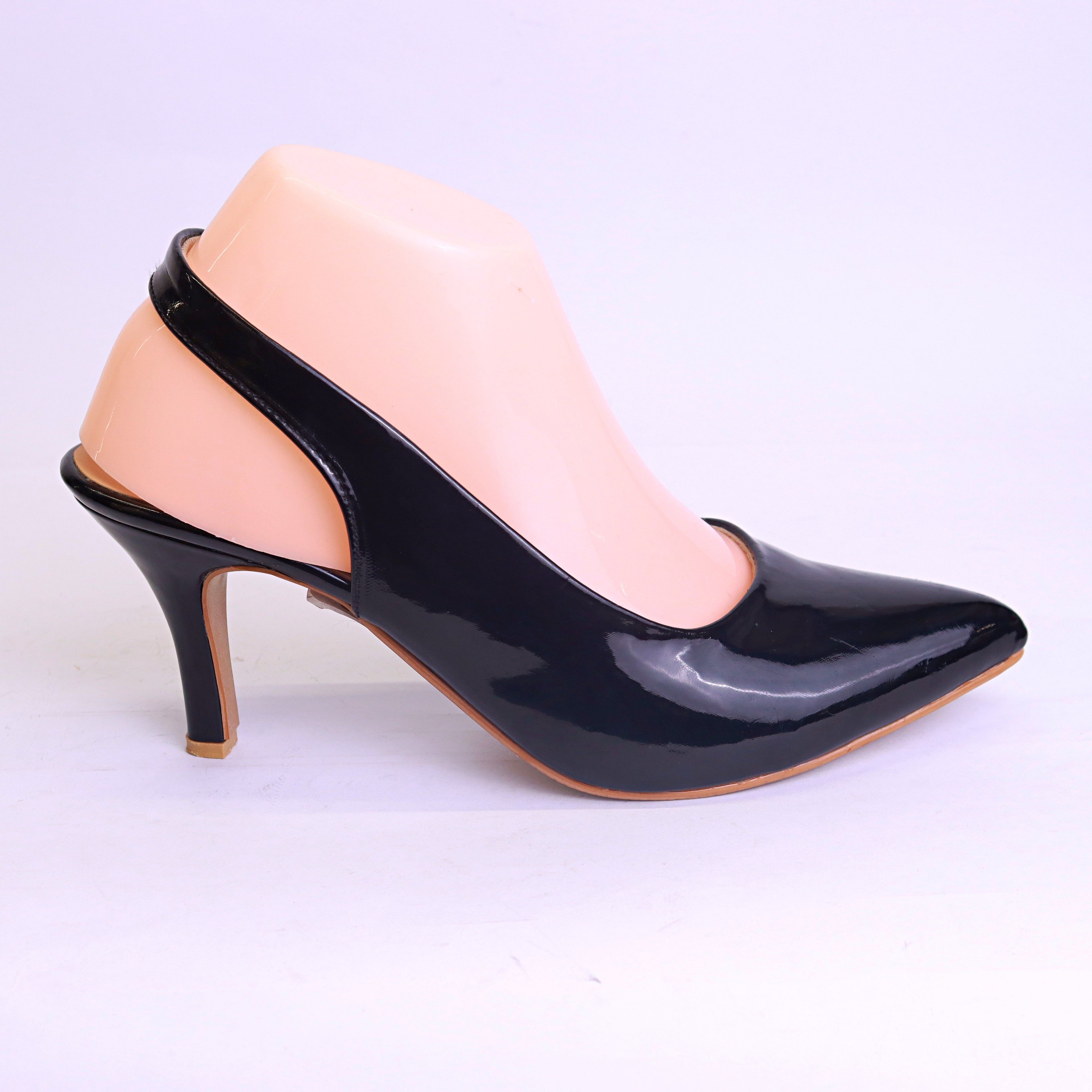 LB922 – Women's Block Heel Court Shoes in Black