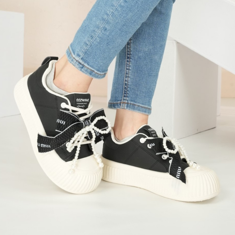 WOMEN SNEAKERS BLACK
